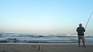 Fishing in My Khe Da Nang пляжная ловля на удочку и виды Вьетнама в 4k с берега