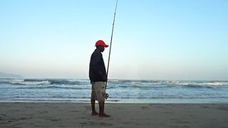 Fishing in My Khe Da Nang пляжная ловля на удочку и виды Вьетнама в 4k с берега