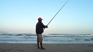 Fishing in My Khe Da Nang пляжная ловля на удочку и виды Вьетнама в 4k с берега