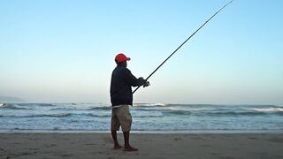 Fishing in My Khe Da Nang пляжная ловля на удочку и виды Вьетнама в 4k с берега