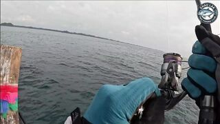 Таиланд - морская рыбалка в лодке 10 кг GT на компактную катушку Shimano Twin Power