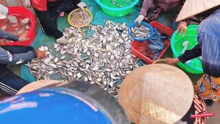 [4K 60fps] Da Nang вытаскиваем морской невод на берег и смотрим какой улов достали местные рыбаки