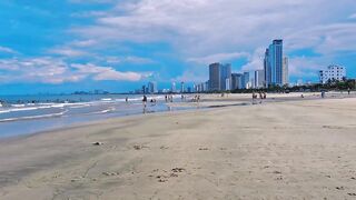 [4K 60fps] Da Nang вытаскиваем морской невод на берег и смотрим какой улов достали местные рыбаки