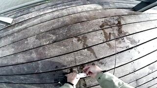 Freshwater fishing в Пекине, Китай спокойная рыбалка в городском парке среди высоток