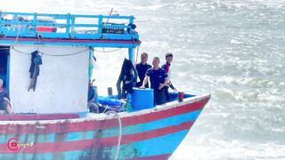 Lagi Bình Thuận Viet Nam рыбалка на рыбу dìa с волнореза в ветреный день у берега Южного Китая