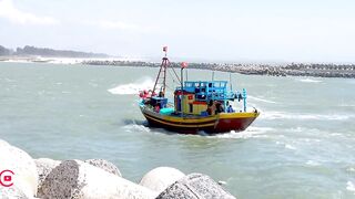 Lagi Bình Thuận Viet Nam рыбалка на рыбу dìa с волнореза в ветреный день у берега Южного Китая