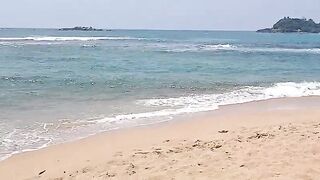 Unawatuna Sri Lanka старый деревянный рыбацкий бот в море и жизнь маленькой прибрежной деревни