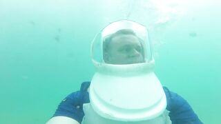 Sea Walking Phuket Coral Island прогулка по дну в шлемах и как тут с рыбой у рифов