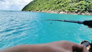 Морская рыбалка на Phu Quoc Island с лодки за тропическими трофеями в тёплом море Вьетнама