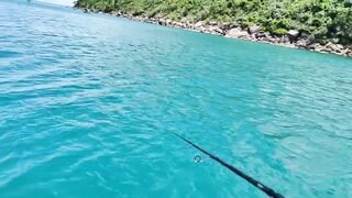 Морская рыбалка на Phu Quoc Island с лодки за тропическими трофеями в тёплом море Вьетнама