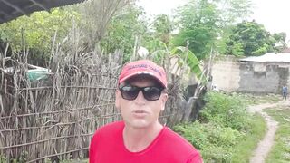 Деревня Chwaka Zanzibar рыбацкий быт лодки на отливе сети на песке и жизнь у лагуны