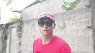 Деревня Chwaka Zanzibar рыбацкий быт лодки на отливе сети на песке и жизнь у лагуны