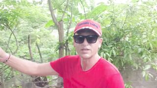 Деревня Chwaka Zanzibar рыбацкий быт лодки на отливе сети на песке и жизнь у лагуны