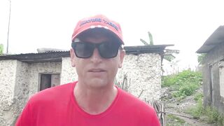 Деревня Chwaka Zanzibar рыбацкий быт лодки на отливе сети на песке и жизнь у лагуны