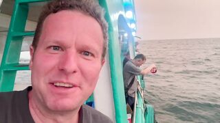 Phu Quoc Vietnam морская рыбалка на кальмара с туром Johns Tours вечерний выход в открытое море