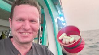 Phu Quoc Vietnam морская рыбалка на кальмара с туром Johns Tours вечерний выход в открытое море