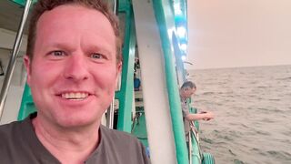 Phu Quoc Vietnam морская рыбалка на кальмара с туром Johns Tours вечерний выход в открытое море