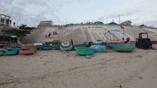 Рыбацкая деревня и самый красивый вид Mui Ne Vietnam 2024 жизнь у моря лодки на песке и сети