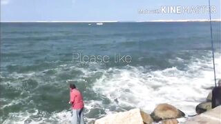 Морская рыбалка на пляже Alexandria Egypt береговая ловля у волн Средиземного моря