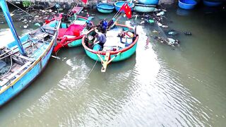 Life at Sea жизнь вьетнамских рыбаков их быт в море и каждодневная тяжёлая работа на воде