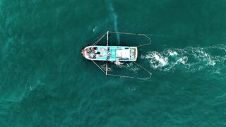 Life at Sea жизнь вьетнамских рыбаков их быт в море и каждодневная тяжёлая работа на воде