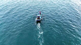 Life at Sea жизнь вьетнамских рыбаков их быт в море и каждодневная тяжёлая работа на воде