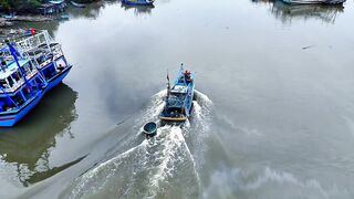 Life at Sea жизнь вьетнамских рыбаков их быт в море и каждодневная тяжёлая работа на воде