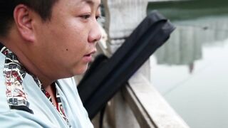 Сомнительное хобби рыбалка в Пекине каналы парки шумный мегаполис и взгляды местных жителей