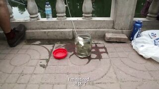 Сомнительное хобби рыбалка в Пекине каналы парки шумный мегаполис и взгляды местных жителей