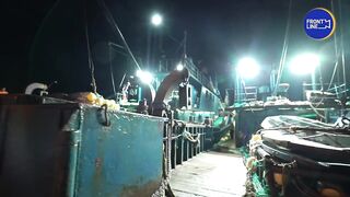 Прибрежная жизнь рыбаков на острове Hainan Китай будни у моря сети лодки и утренний рынок