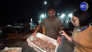 Прибрежная жизнь рыбаков на острове Hainan Китай будни у моря сети лодки и утренний рынок