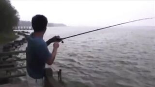 Yellow Cheek рыбалка в Shanghai с Gong Lei городской канал и охота за редкой трофейной рыбой