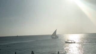 Пляж Nungwi Zanzibar от рассвета до заката и как проходит день у моря с лодками рыбаков