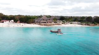 Пляж Nungwi Zanzibar от рассвета до заката и как проходит день у моря с лодками рыбаков