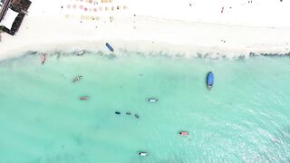 Пляж Nungwi Zanzibar от рассвета до заката и как проходит день у моря с лодками рыбаков