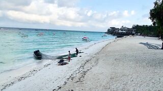 Пляж Nungwi Zanzibar от рассвета до заката и как проходит день у моря с лодками рыбаков