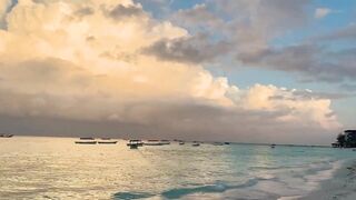 Пляж Nungwi Zanzibar от рассвета до заката и как проходит день у моря с лодками рыбаков
