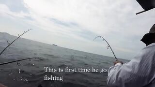 Морская рыбалка на Пхукуоке во Вьетнаме, глубинная ловля снаппера группера и queenfish с лодки