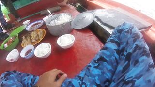 Морская рыбалка на Пхукуоке во Вьетнаме, глубинная ловля снаппера группера и queenfish с лодки