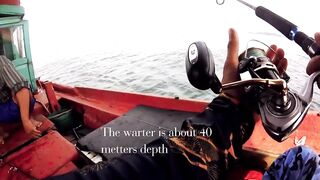 Морская рыбалка на Пхукуоке во Вьетнаме, глубинная ловля снаппера группера и queenfish с лодки