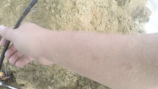 Морская рыбалка в Салале Оман в сезон харийф волны туман и клев океанской рыбы у берега