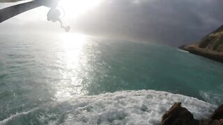 Морская рыбалка в Салале Оман в сезон харийф волны туман и клев океанской рыбы у берега