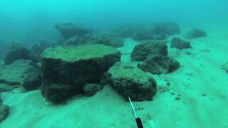 Подводная охота в Tripoli Lebanon grouper и другая рыба на скальных свалах Средиземного моря