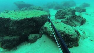 Подводная охота в Tripoli Lebanon grouper и другая рыба на скальных свалах Средиземного моря