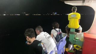 Морская рыбалка на Пхукуоке: ночная охота на кальмара во Вьетнаме в формате 4K