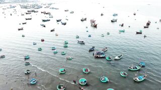 Mui Ne Phan Thiet Vietnam прогулка по курорту дюны пляж рыбацкие лодки и вечерний бриз