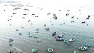 Mui Ne Phan Thiet Vietnam прогулка по курорту дюны пляж рыбацкие лодки и вечерний бриз