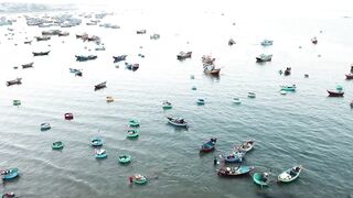 Mui Ne Phan Thiet Vietnam прогулка по курорту дюны пляж рыбацкие лодки и вечерний бриз