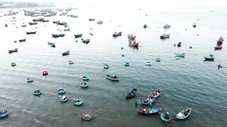 Mui Ne Phan Thiet Vietnam прогулка по курорту дюны пляж рыбацкие лодки и вечерний бриз