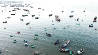 Mui Ne Phan Thiet Vietnam прогулка по курорту дюны пляж рыбацкие лодки и вечерний бриз